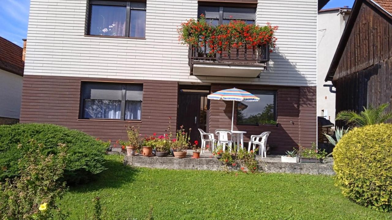 Villa Apartman 6 Km Od Centra Banskej Bystrice Banská Bystrica Exterior foto